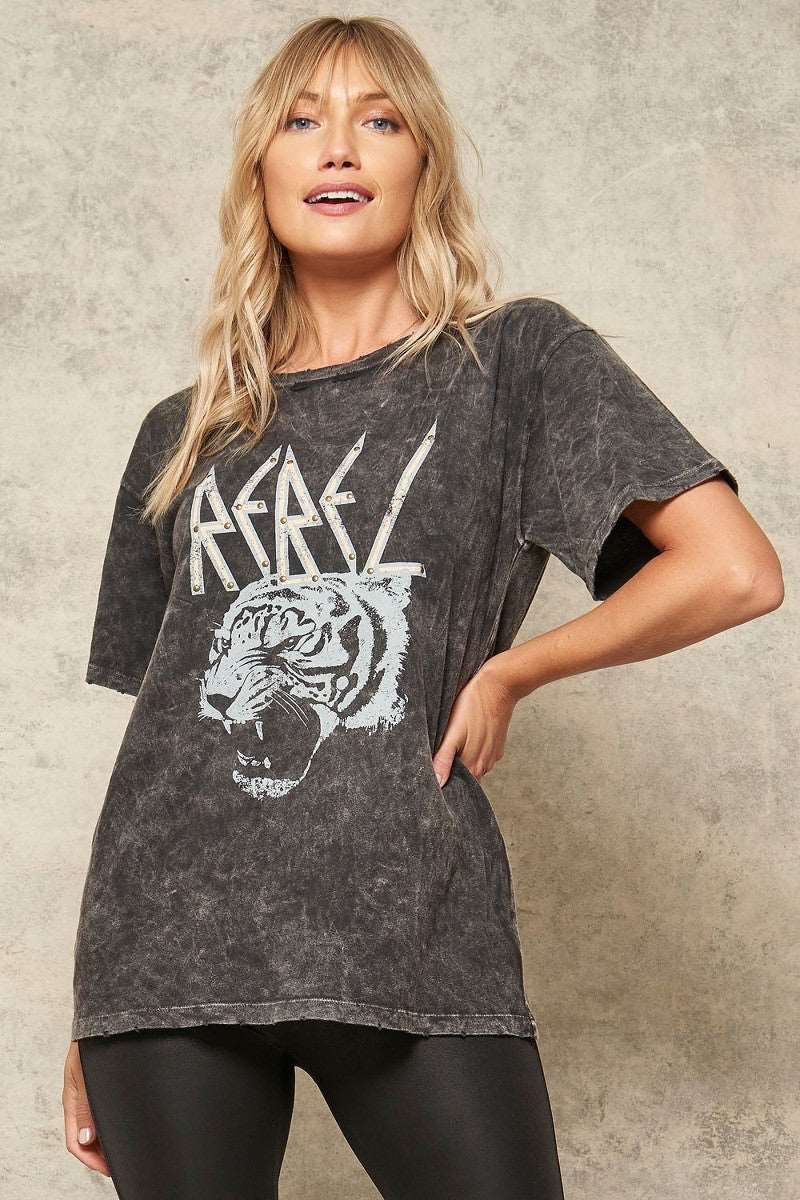 A Mineral Washed Graphic T-shirt A Mineral Washed Graphic T-shirt - M&R CORNER M&R CORNER