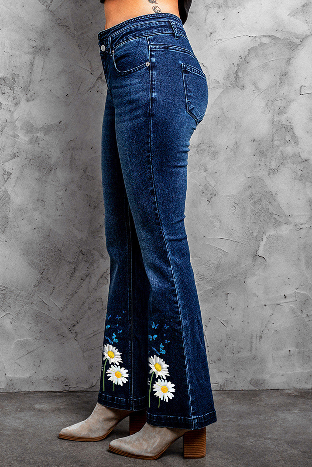 High Rise Flared Jeans High Rise Flared Jeans - M&R CORNERJeans Trendsi