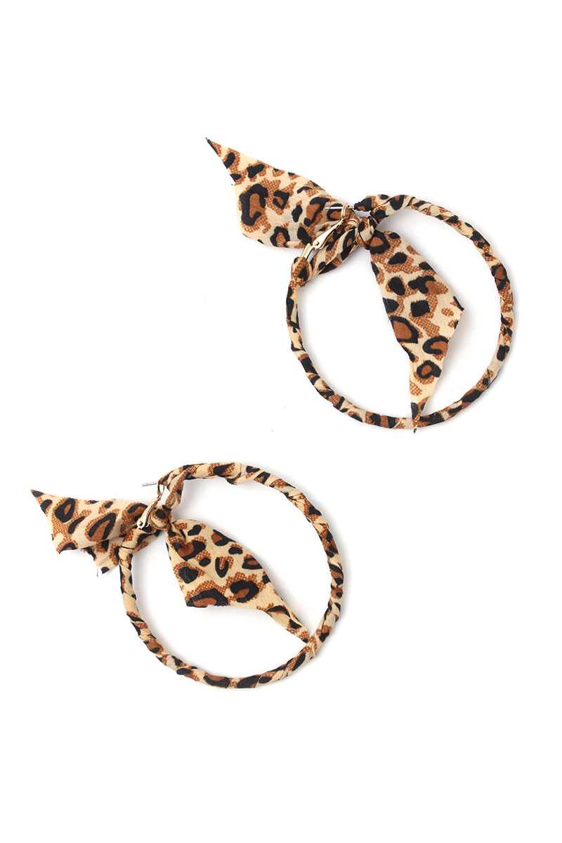 <transcy>Boucle d'oreille à motif animalier</transcy>