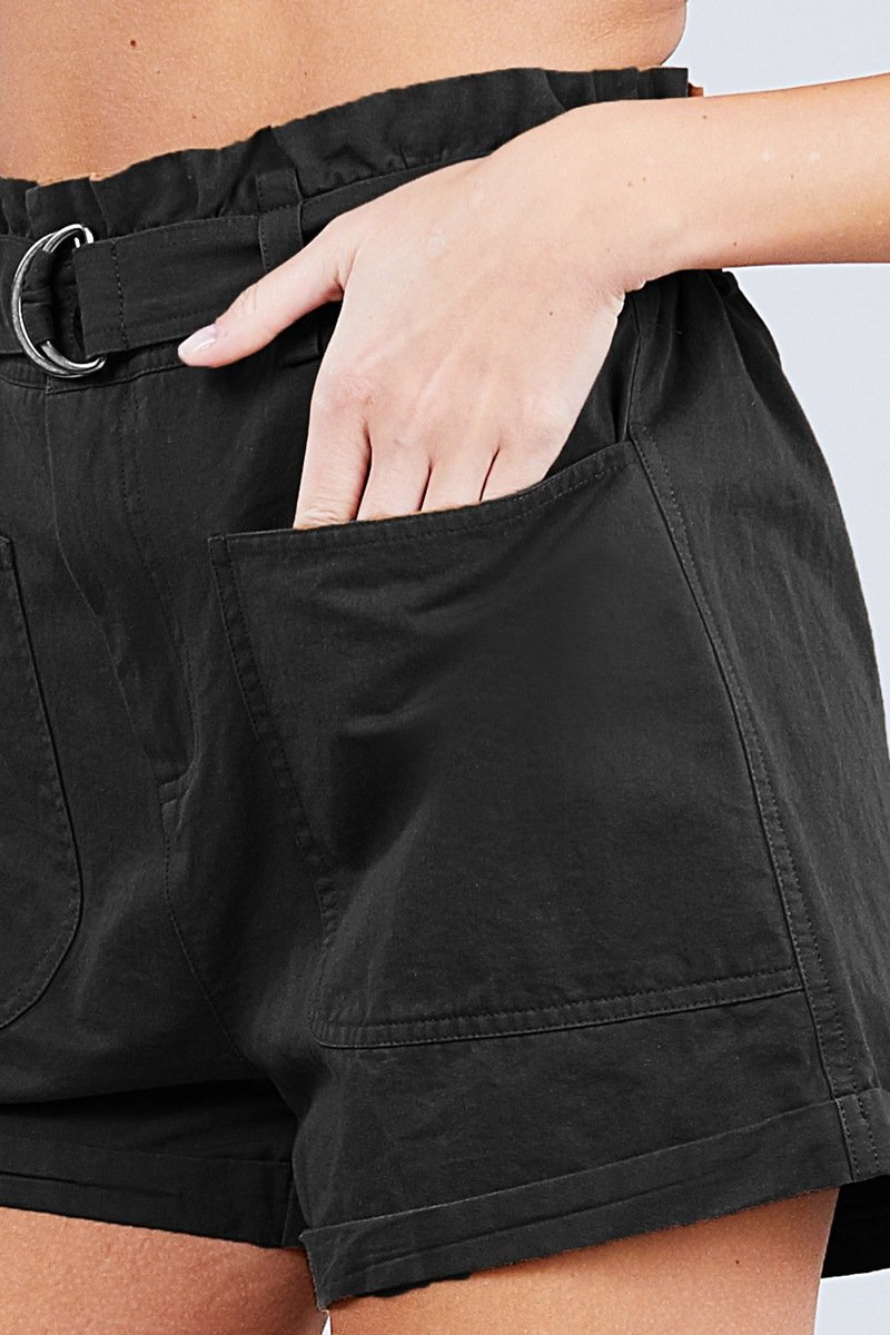 <transcy>Pantalon court en coton avec poche latérale enroulée</transcy>