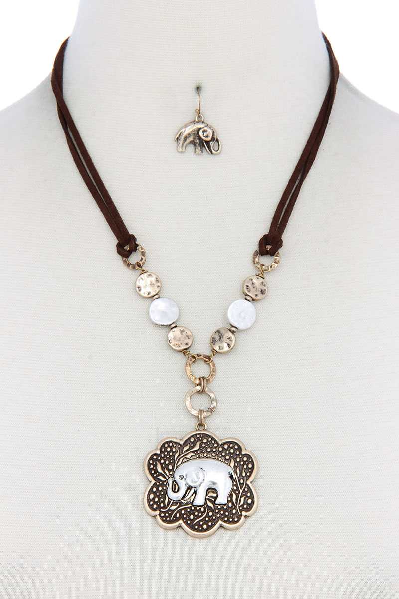 <transcy>Collier en daim martelé avec pendentif éléphant</transcy>