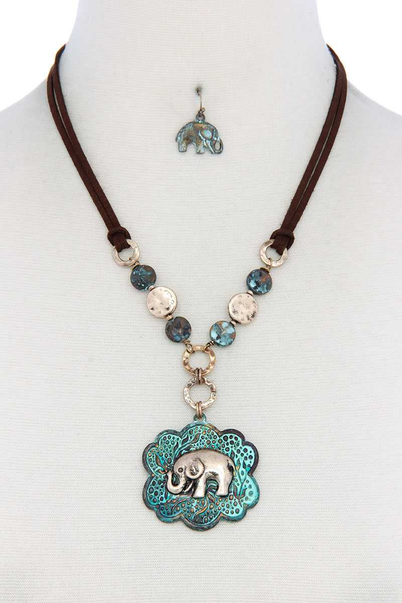 <transcy>Collier en daim martelé avec pendentif éléphant</transcy>