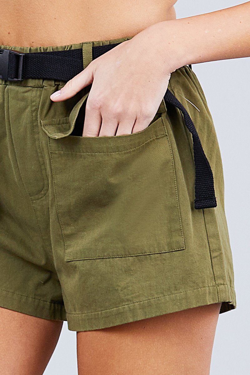 <transcy>Pantalon court cargo en coton avec poches latérales et ceinture en sergé</transcy>