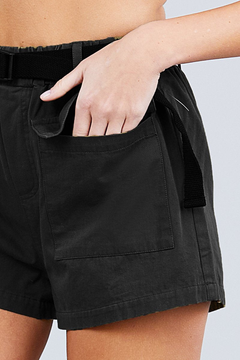 <transcy>Pantalon court cargo en coton avec poches latérales et ceinture en sergé</transcy>