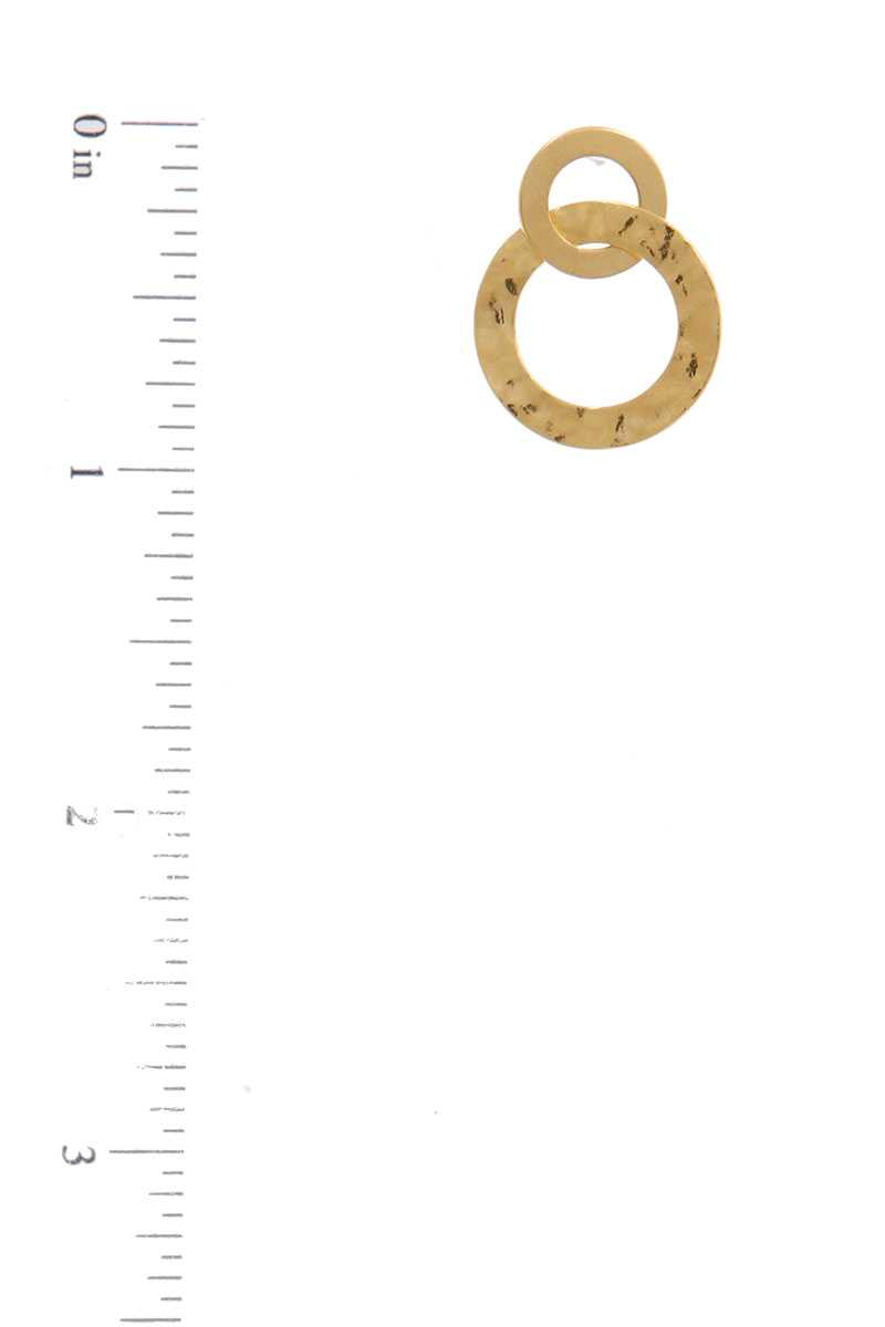 <transcy>Boucle d'oreille à double cercle en métal martelé</transcy>