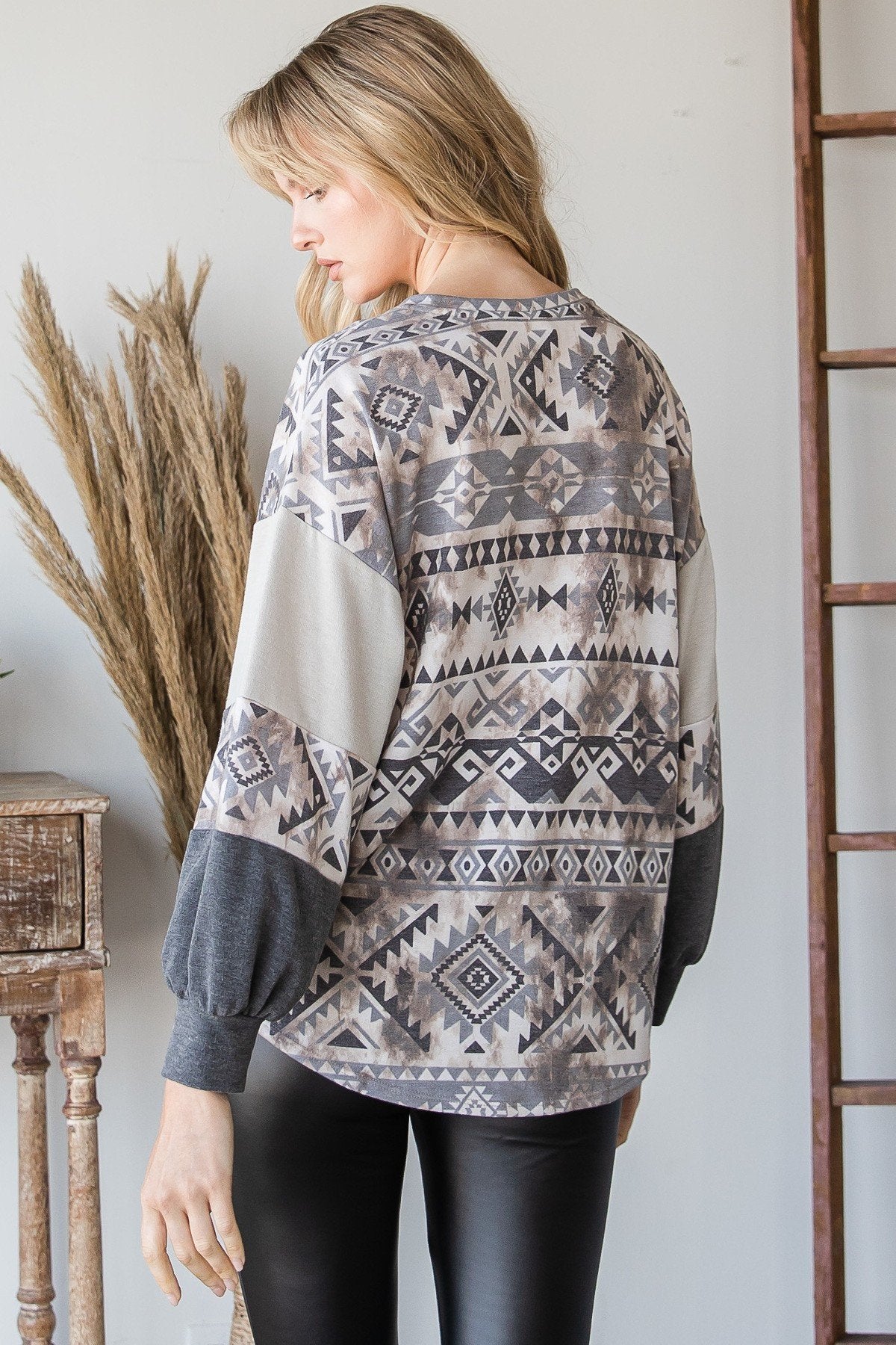 Beautiful Aztec Print Long Sleeve Sweater Beautiful Aztec Print Long Sleeve Sweater - M&R CORNER M&R CORNER